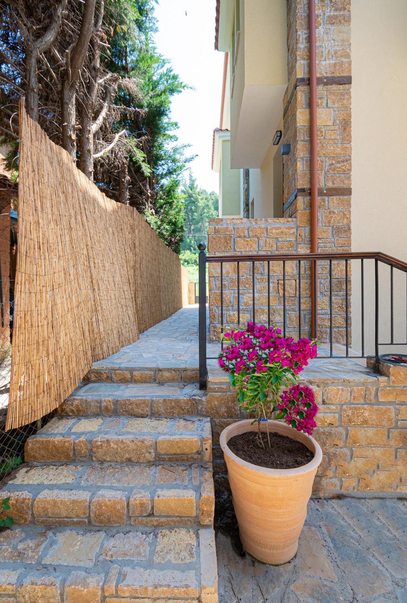 Penelope Luxury Suites Fourka Exterior photo