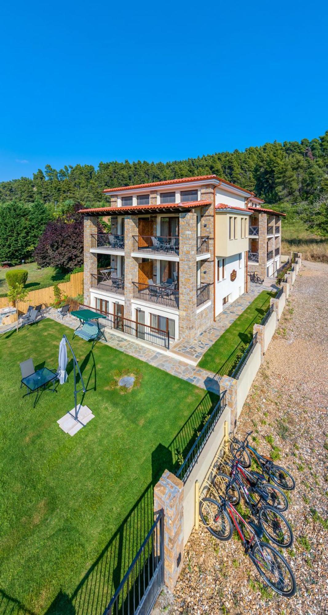 Penelope Luxury Suites Fourka Exterior photo