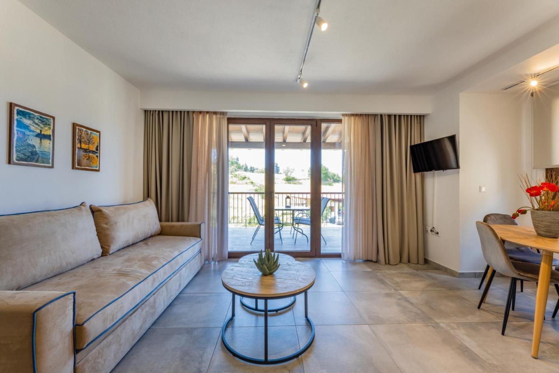 Penelope Luxury Suites Fourka Exterior photo