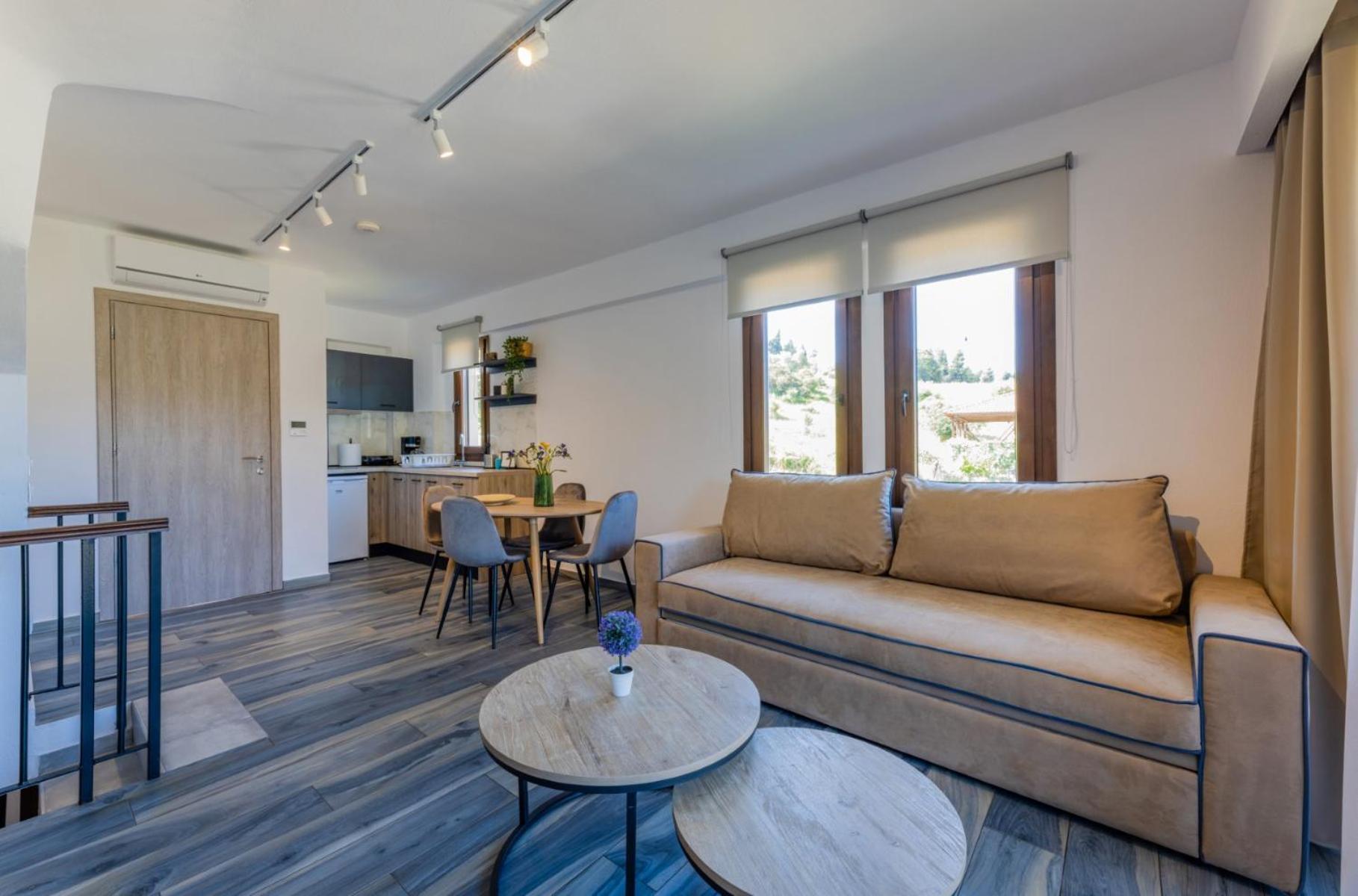 Penelope Luxury Suites Fourka Exterior photo